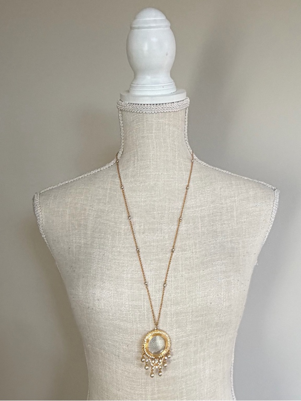 Vintage Joan Rivers Magnifying Glass Necklace